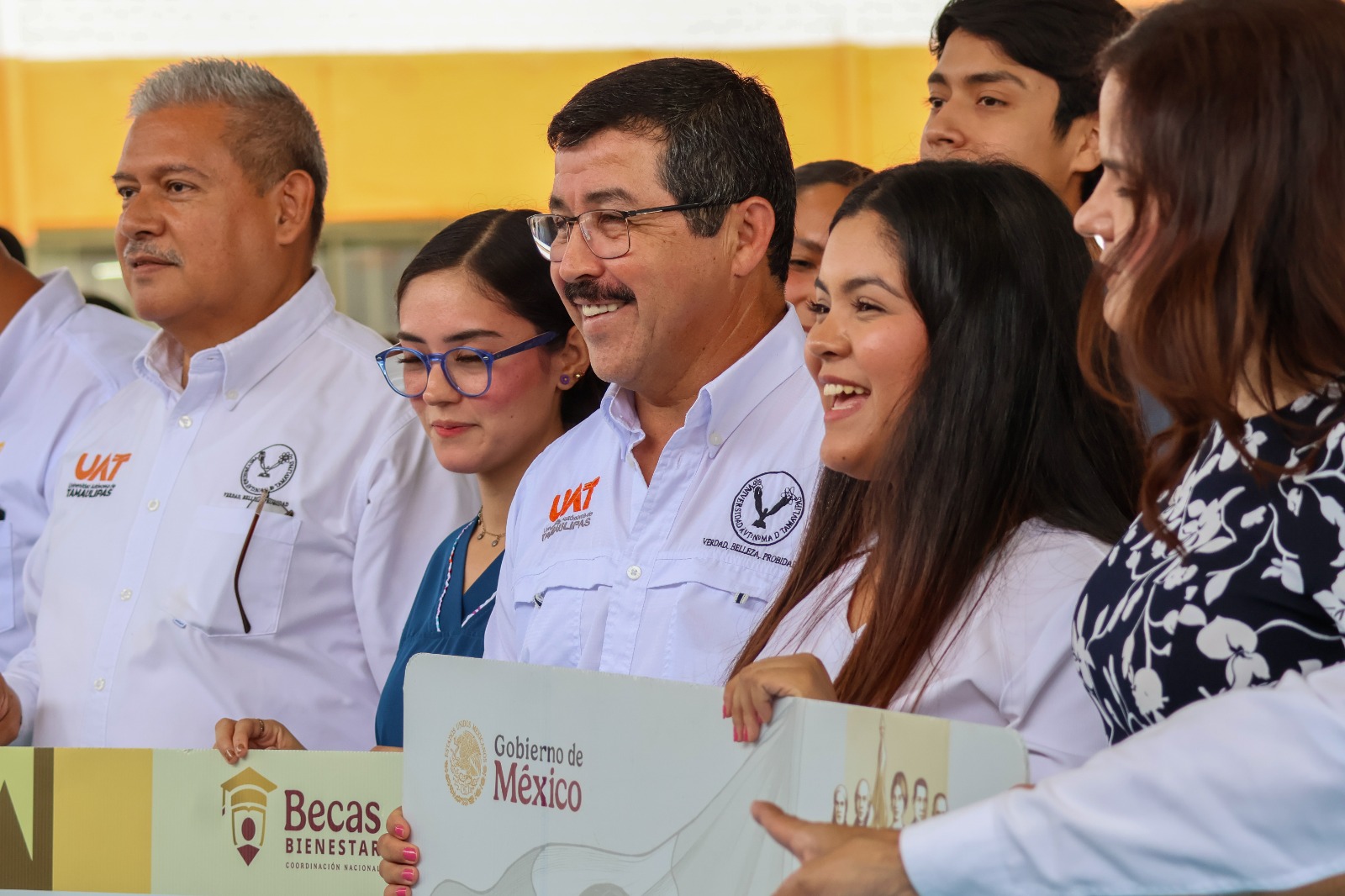Beca Jóvenes Escribiendo el Futuro llega a estudiantes de la UAT en Tampico