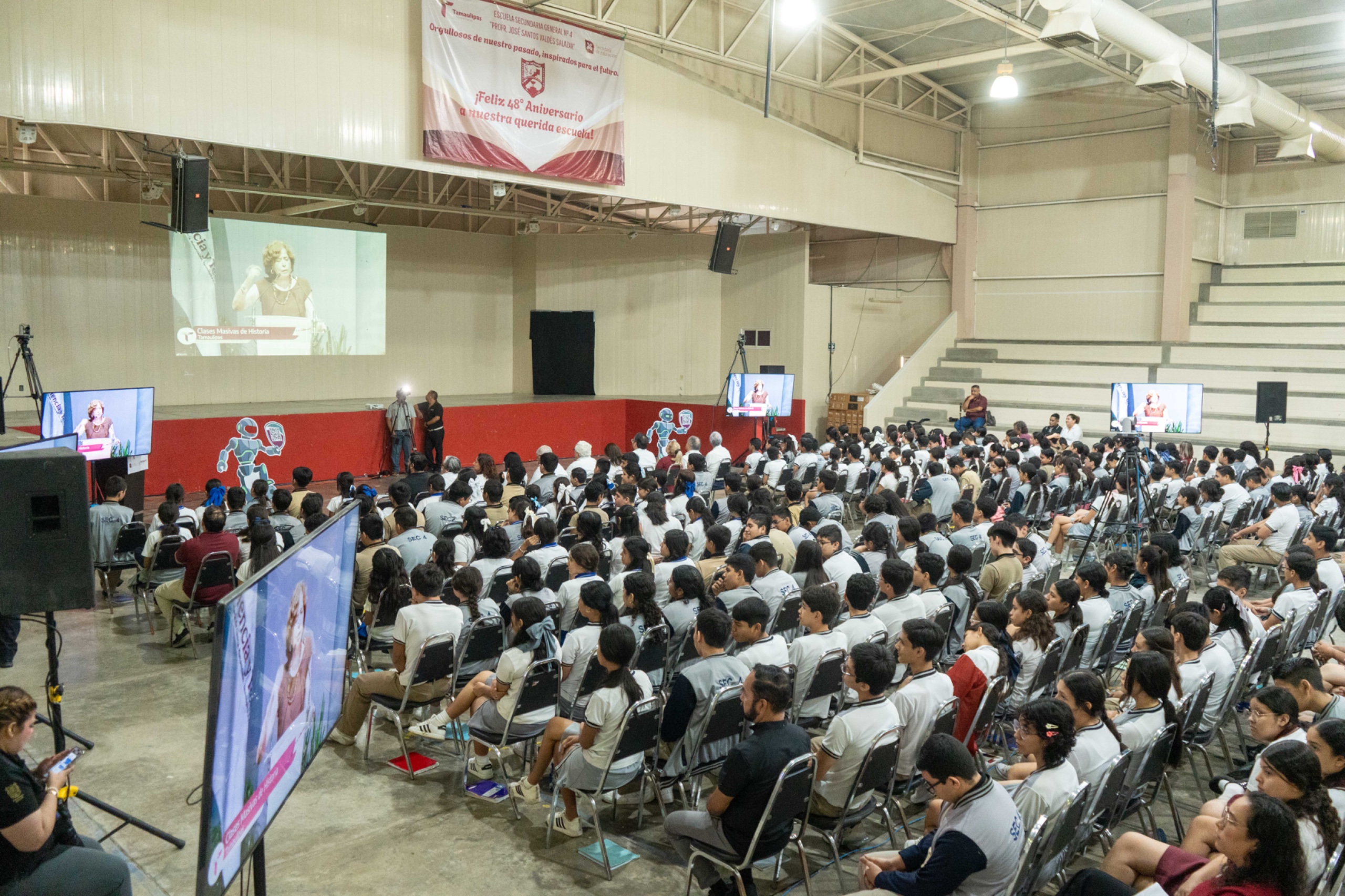Dámaso Anaya llama a estudiantes de la UAT a perseverar en sus metas