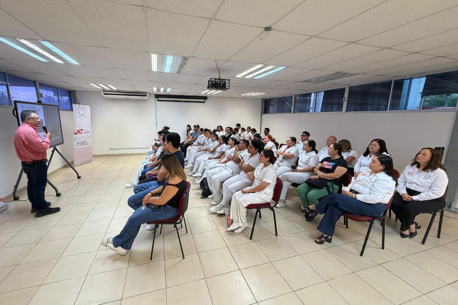 Alianza internacional fortalece proyección profesional de enfermeras y enfermeros de la UAT