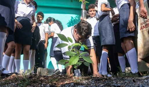 Educación ambiental y reforestación con estudiantes de Ciudad Victoria promueve participación juvenil