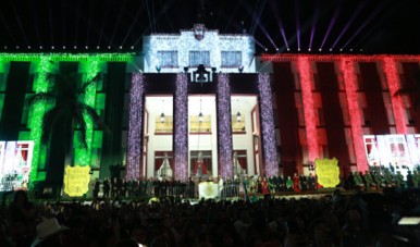 Familias tamaulipecas viven celebracion nacional en la plaza Juarez